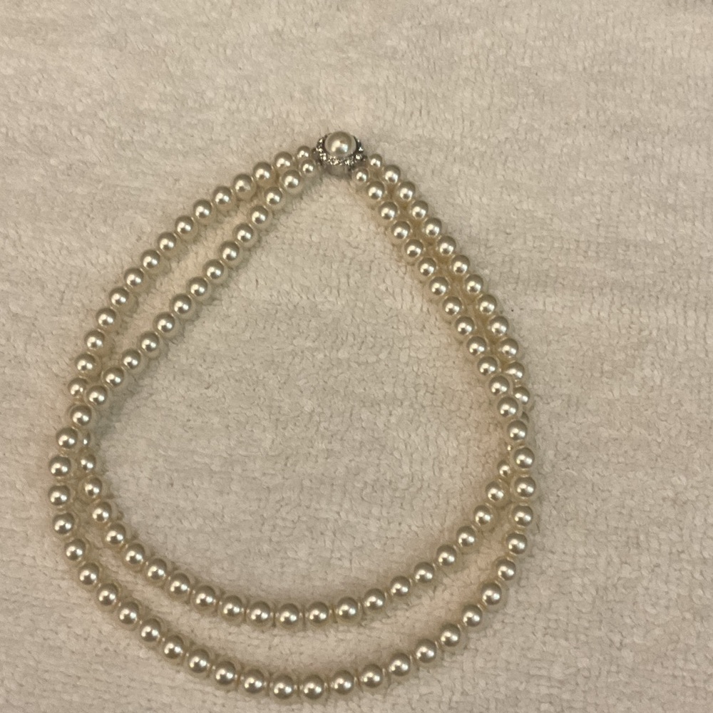 Elegant Cream Pearl Necklace - Picture 9 of 9